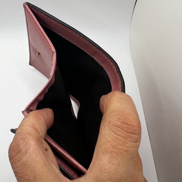GUC Gucci Cherry Pink GG Bifold Wallet - Picture 6 of 9